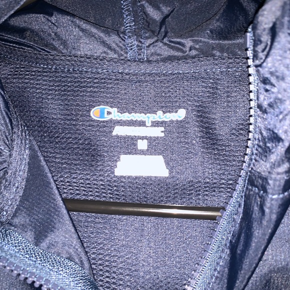 Champion wind breaker - Picture 3 of 3